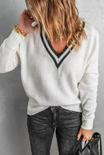 Cargue la imagen en el visor de la galería, Deep V Contrasted Neckline Knitted Sweater - www.novixan.com
