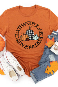 Camiseta de manga corta con estampado gráfico de letra de calabaza de otoño