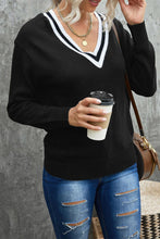 Cargue la imagen en el visor de la galería, Deep V Contrasted Neckline Knitted Sweater - www.novixan.com
