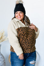 Laden Sie das Bild in den Galerie-Viewer, Sherpa-Pullover mit Leopardenmuster und Reißverschluss in Übergröße

