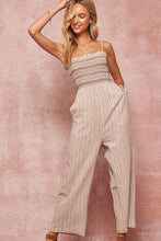 Laden Sie das Bild in den Galerie-Viewer, A Striped Woven Linen-blend Jumpsuit - www.novixan.com

