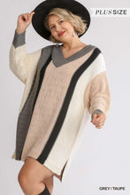 Laden Sie das Bild in den Galerie-Viewer, Oversized Multicolor Bouclé V-neck Pullover Sweater Dress With Side Slit - www.novixan.com
