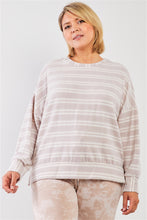 Laden Sie das Bild in den Galerie-Viewer, Plus Size Striped Polyester Fleece Round Neck Top - www.novixan.com
