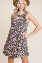 Laden Sie das Bild in den Galerie-Viewer, Cut Out Neckline Sleeveless Tunic Dress - www.novixan.com

