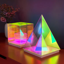 Laden Sie das Bild in den Galerie-Viewer, Acryl-LED-Pyramiden-Nachtlicht mit Fernbedienung
