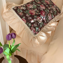 Laden Sie das Bild in den Galerie-Viewer, Vintage Floral Patchwork Ruffle Duvet Cover Set - www.novixan.com
