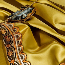 Laden Sie das Bild in den Galerie-Viewer, Luxury Golden Satin Egyptian Cotton Bedding Cover Set - www.novixan.com
