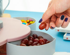 Rotating Petal Candy Snack Tray - www.novixan.com