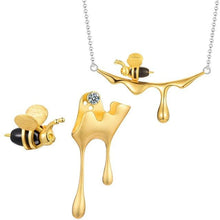 Laden Sie das Bild in den Galerie-Viewer, 18K Gold Bee and Dripping Honey Pendant Necklace - www.novixan.com
