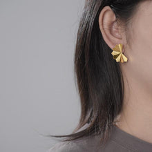 Laden Sie das Bild in den Galerie-Viewer, Oriental Element Big Folding Fan Design Stud Earrings - www.novixan.com
