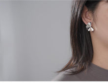 Cargue la imagen en el visor de la galería, Oriental Element Big Folding Fan Design Stud Earrings - www.novixan.com
